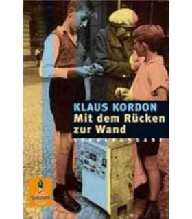 Mit dem Rücken zur Wand